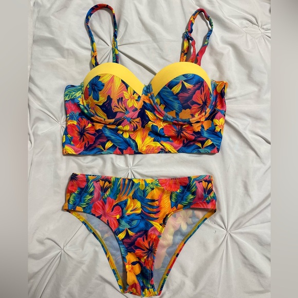 Shein floral bikini - Picture 1 of 2